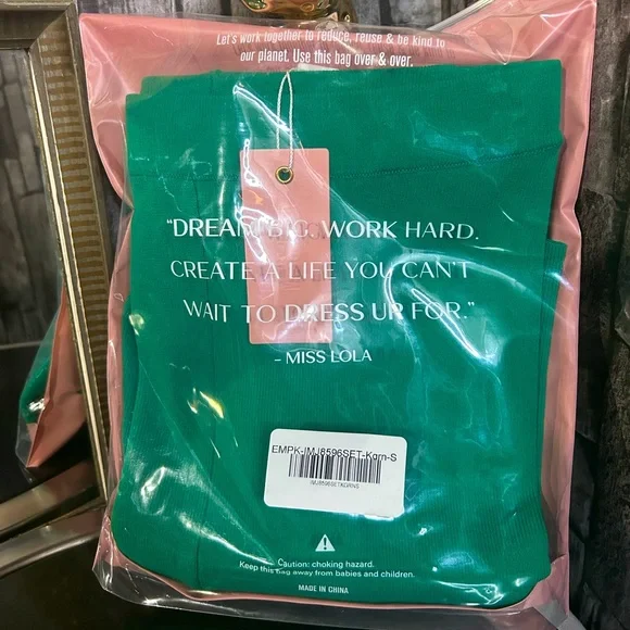 Green Ribbed 2PC Workout Set - Picture 5 of 11